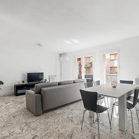 Proche Plages Et Commerces